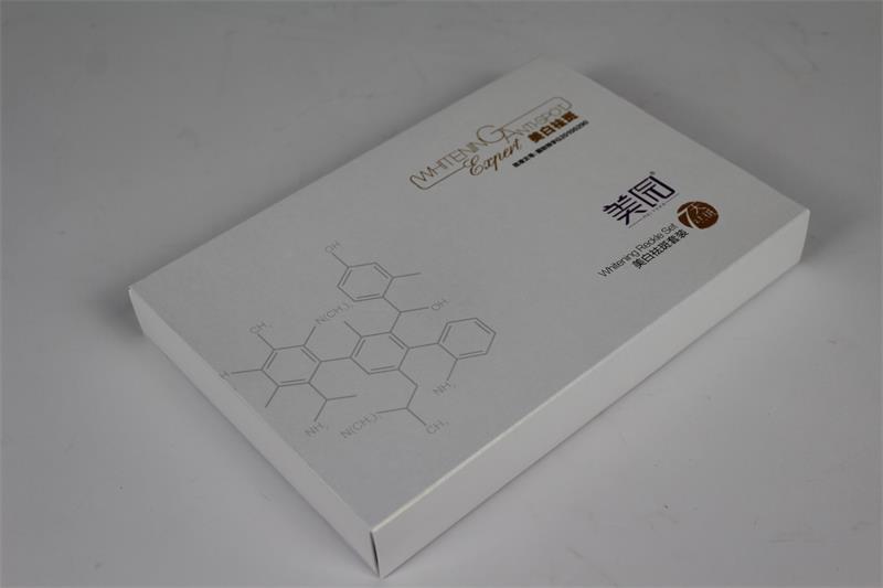 简约风格的精华霜套盒