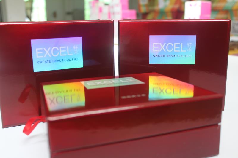 光洁照人的化妆品套盒