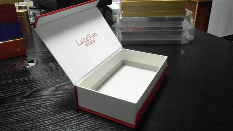化妆品盒厂家给你最好的书形化妆品包装盒