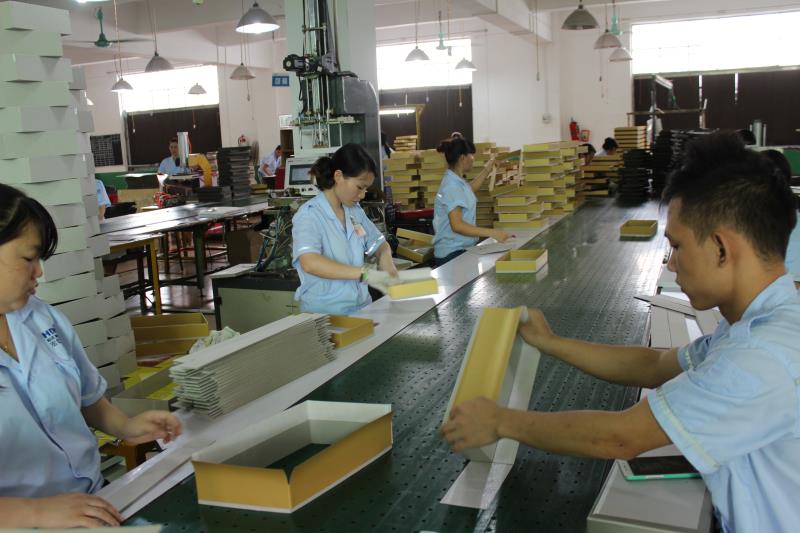 宏仕达月饼盒厂家八粒装月饼盒內围边生产线