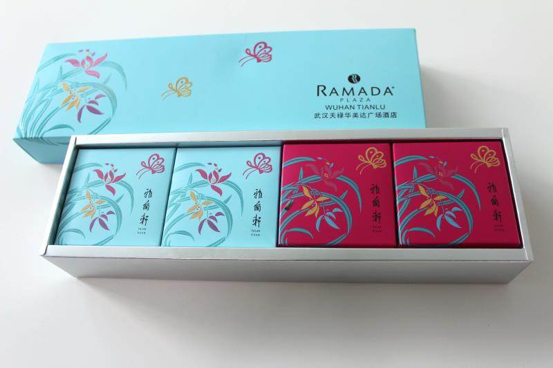 独具文化韵味的武汉华美达酒店企业长条形月饼包装盒