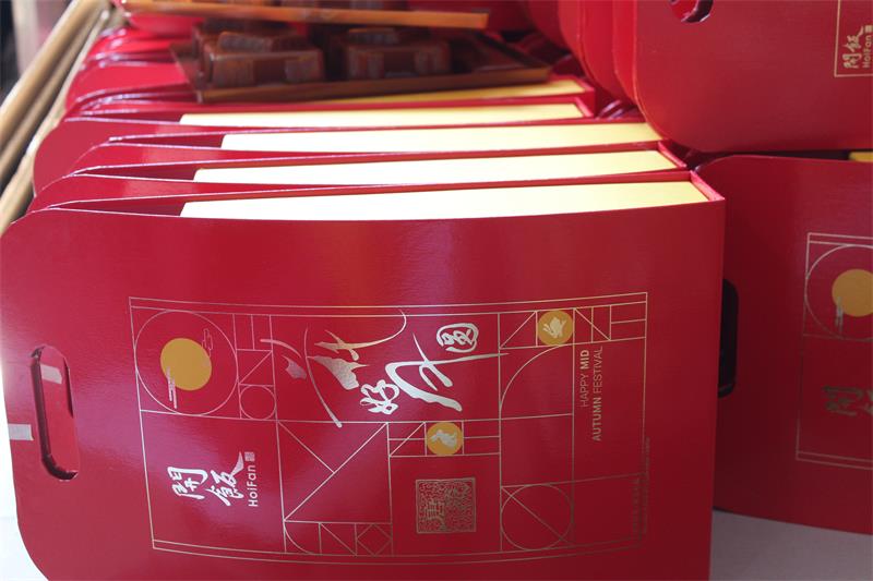 广州开饭餐饮管理公司又再次下单定制，宏仕达包装出品的手提式月饼包装盒，