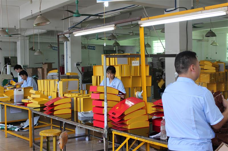 广州开饭餐饮管理公司又再次下单定制，宏仕达包装出品的手提式月饼包装盒，