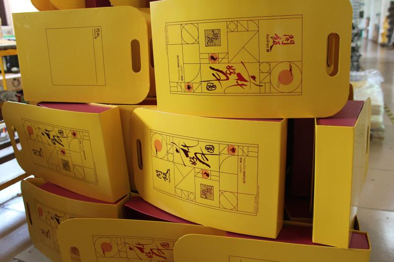 开饭餐饮公司都在定制宏仕达的手提式月饼包装盒