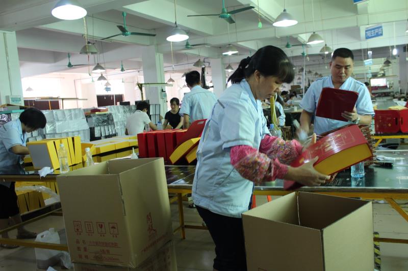 广州开饭餐饮管理公司又再次下单定制，宏仕达包装出品的手提式月饼包装盒，