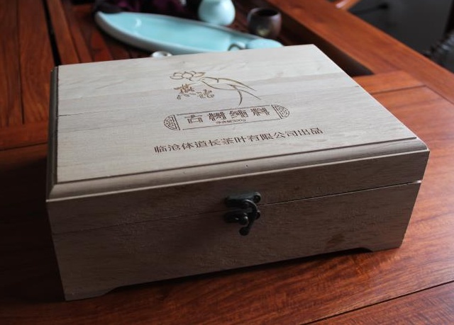 茶叶包装盒定制 如何辨别高档茶叶礼盒实木盒的方法