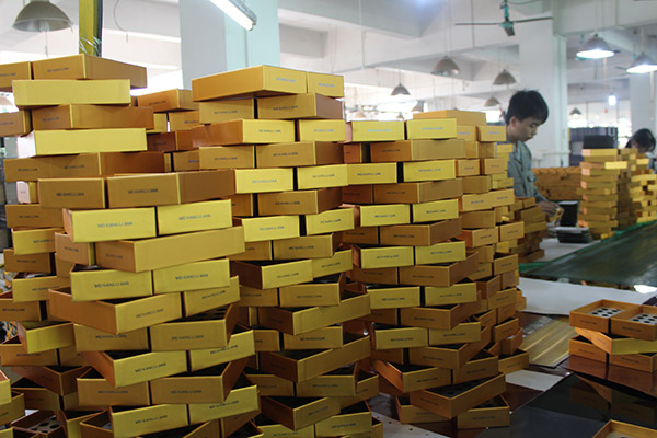 蛹虫草药品包装盒半成品堆放区