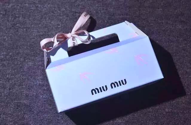 Miu Miu的月饼包装