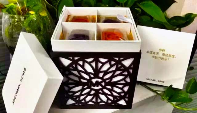 MK的月饼包装盒
