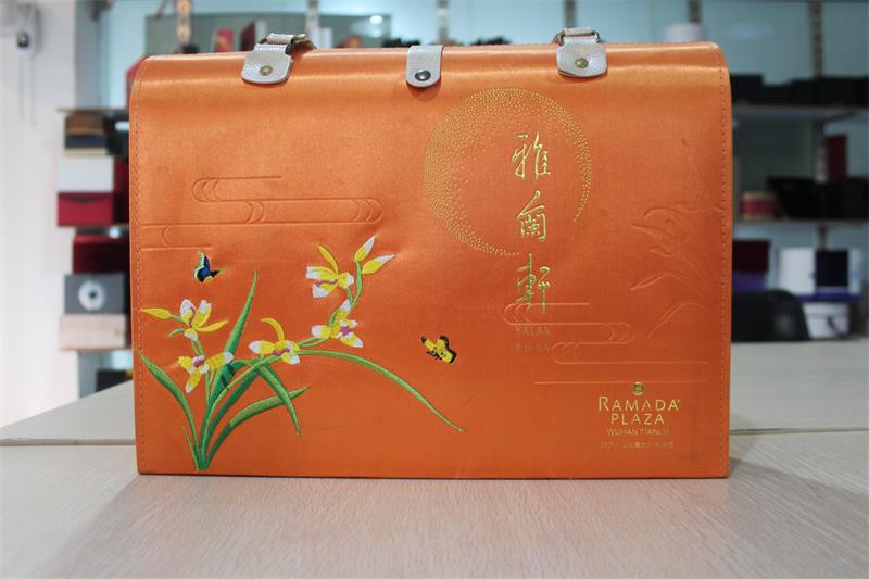 华美达酒店月饼盒核心元素