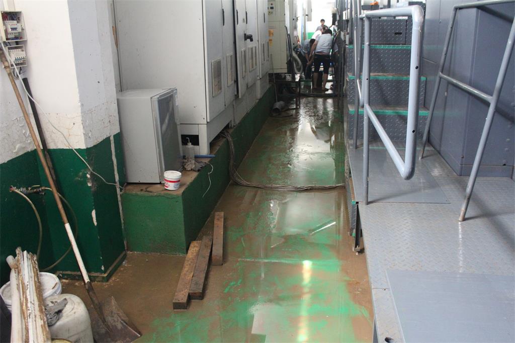 广州暴雨袭击 宏仕达印刷车间遭水淹1.17米