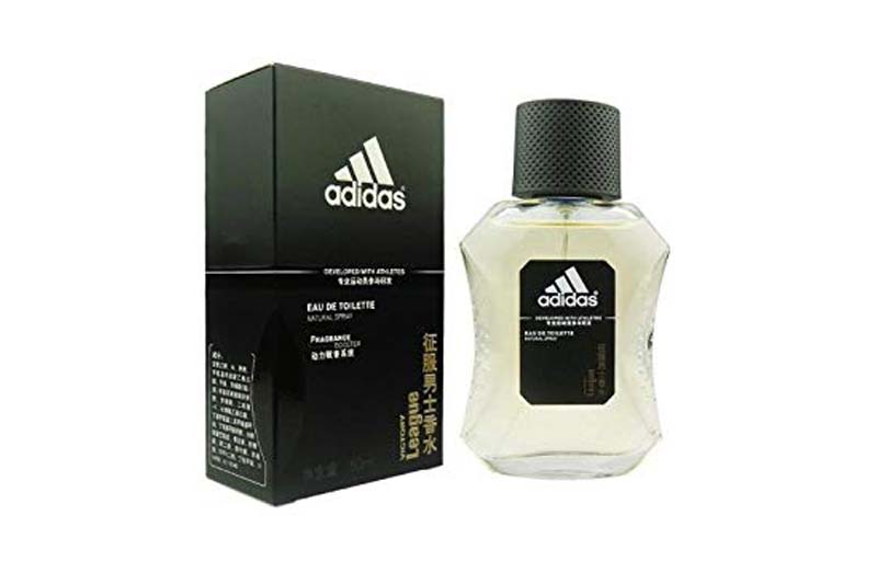 阿迪达斯化妆品包装盒与服装
