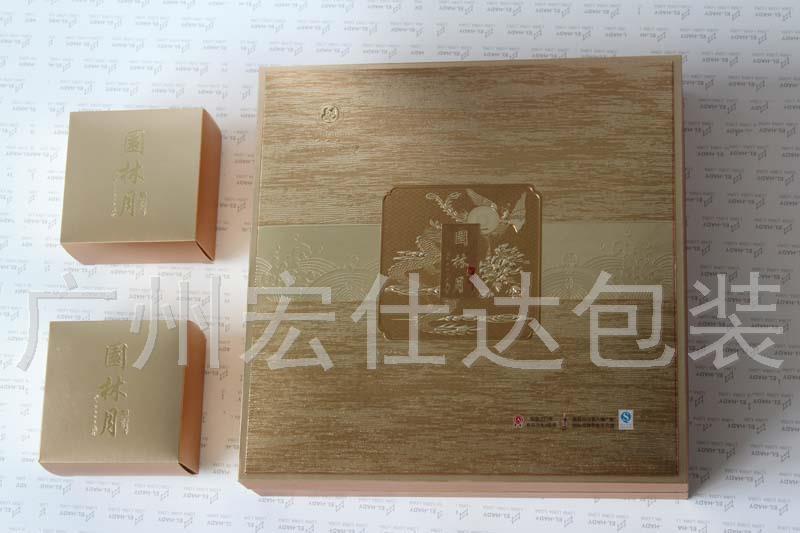 荷塘园林大酒店也看中这款金卡纸质的四粒装月饼包装盒
